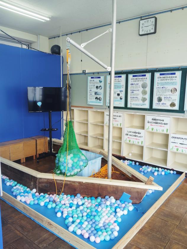 The "Blessings of the Sea of Awaji Island" exhibition room offers fun, hands-on learning