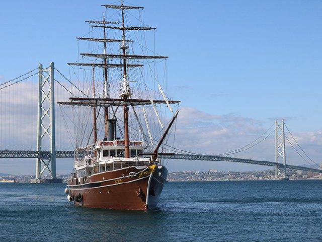 Akashi Kaikyo Bridge Cruise